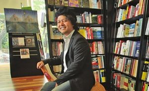 Biografi Andrea Hirata: Mendunia Bersama Laskar Pelangi