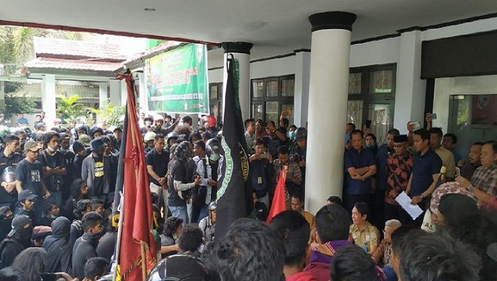 Aksi Tuntutan (foto: detik)