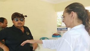 Bule Dari Inggris Mau Telanjang Di Bali