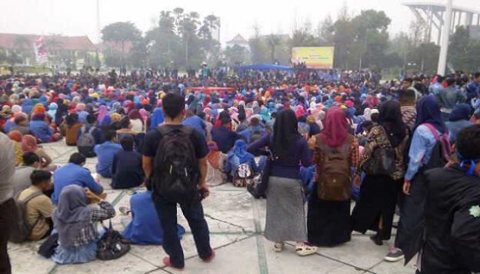 Mahasiswa Tuntut Gubernur Riau Mundur (foto: ist)