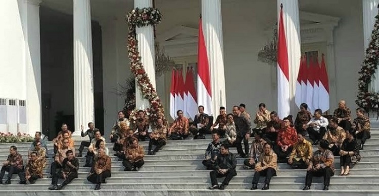 Ahirnya! Presiden Jokowi Mengumumkan Menteri Kabinetnya, (Foto: akuratnews)