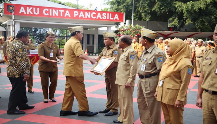 Kemendagri Memberi Aspirasi (foto: dok mendagri)