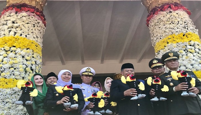 Khofifah Pimpin Upacara Hari Jadi Jatim (foto: ist)