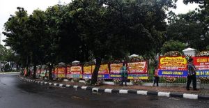 Sedih! 15 Karangan Bunga Bertuliskan Nama Prabowo Subianto, Ini Sebabnya