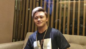 Benarkah Rizky Febian Syok Saat Tahu Ibunya Menikah Lagi?