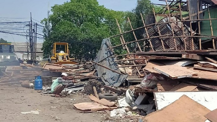 Warga Masih Belum Meninggalkan Tempat Penggusuran (foto: detik)