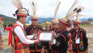 Jokowi Dapat Gelar Adat Dayak