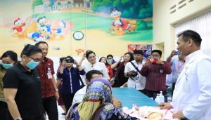Ketua TP PKK Mengunjungi Anak Terinfeksi HIV