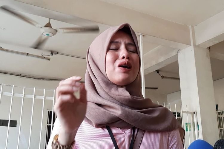 Istri Zul 'Zivilia' Menangis Histeris Saat Mendengar Tuntutan Jaksa, (Foto: Istimewa)