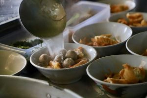 Jurus Celana Dalam Untuk Penglaris Bakso, Ini Pengakuan Karyawannya