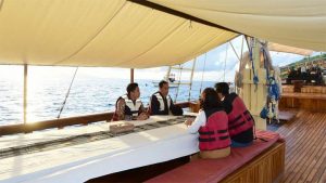 Apa Penyebab Kapal Rombongan Wartawan Yang Ikut Presiden Jokowi Terbalik?