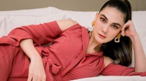 Bentuk Kalung Luna Maya Bikin Heboh Netizen