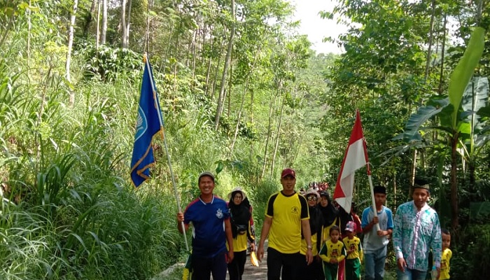H. Basran dan Kepsek SMA Hayatul Islam (foto: pilihanrakyat.id)