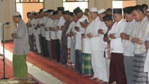 Luar Biasa! Sholat Jum’at Diganti Sholat Dhuhur, Ngaji-Pun Sudah Online