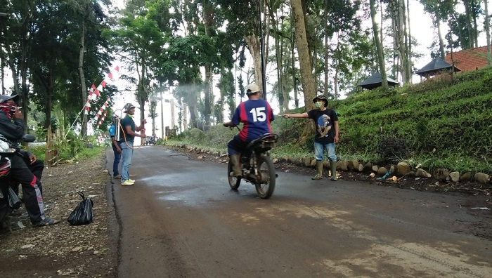 Tambelang Kita Melakukan Penyemprotan (foto: pilihanrakyat.id)