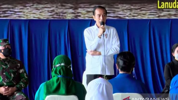 Temui Keluarga KRI Nanggala-402, Jokowi Janjikan Kemakmuran Untuk Keluarga Yang Di Tinggal