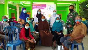 Bersama Puskesmas Malo, Pemdes Tanggir gelar vaksinasi massal untuk lansia.