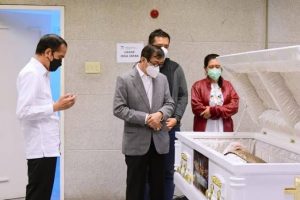 Istri Menkumham Meninggal, Jokowi Melayat Ke Rumah Duka Sentosa RSPAD