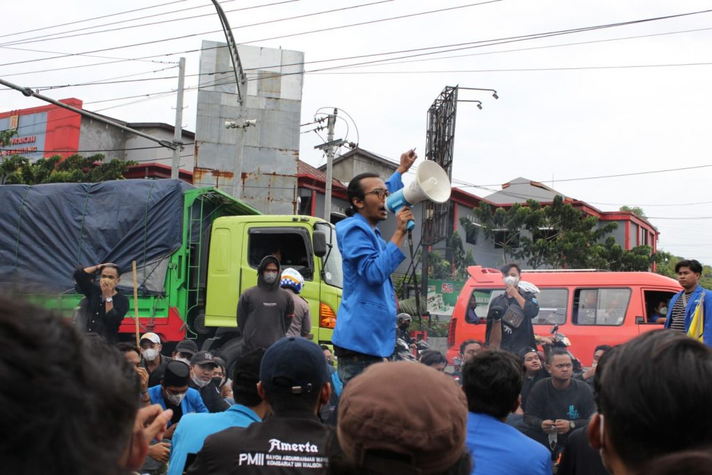 Demo Solidaritas Wadas, Mahasiswa Semarang Blokir Jalur Pantura Semarang-Kendal