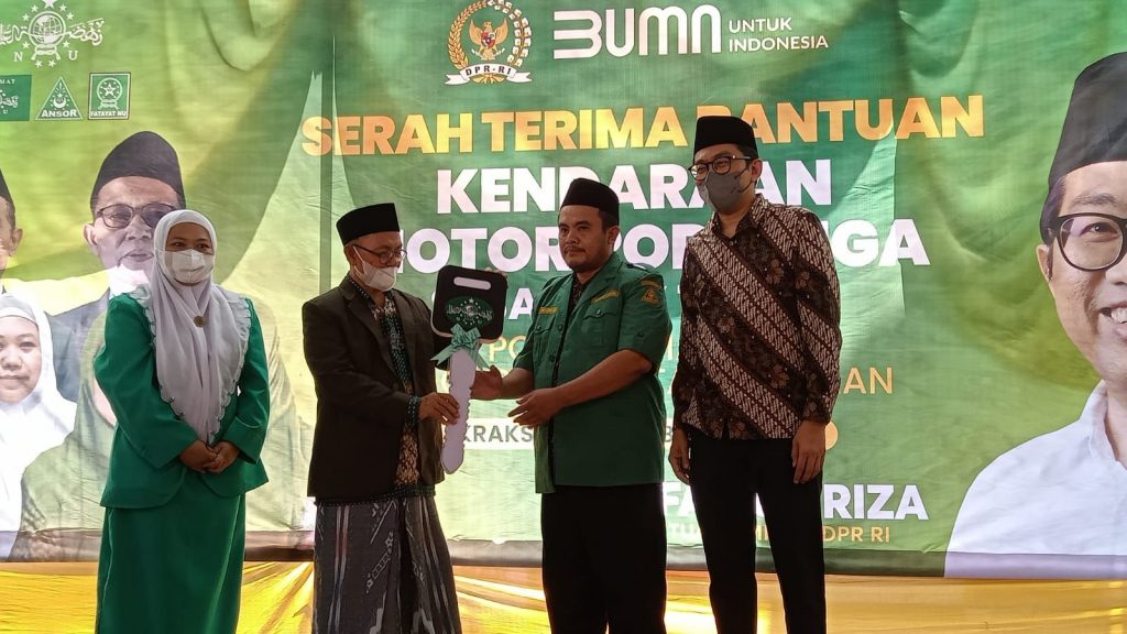 Muslimat dan Fatayat NU Kraksaan Terima Hadiah 45 Unit Kendaraan Dari Faisol Riza dan BUMN