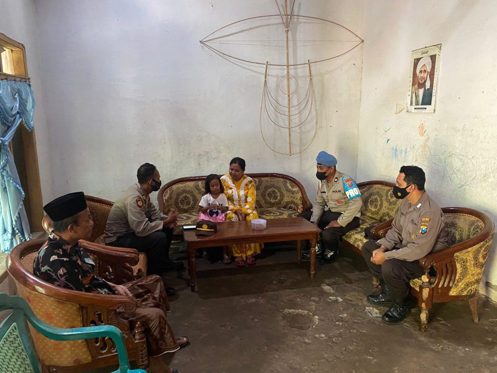 Keren, Kapolres Probolinggo Beri Bantuan Ke Anak Pengidap Tumor