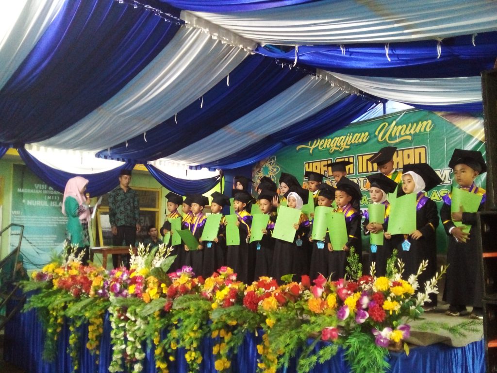 Acara Wisuda Nuris 2 Penuh Khidmat
