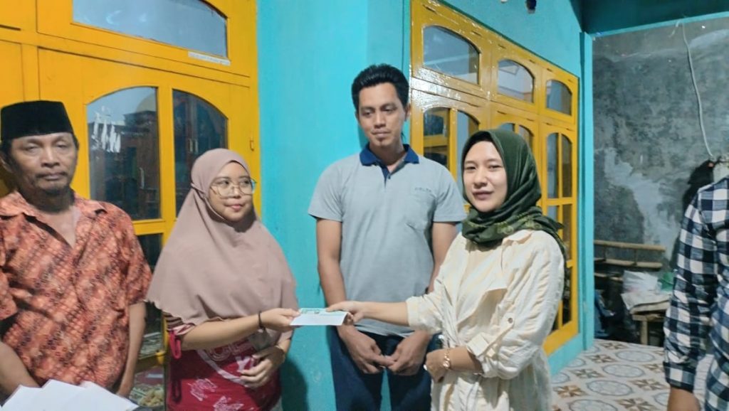 Jembatan Roboh! Neng Dina Semakin Merakyat