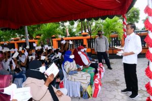 BLT! Jokowi Turun Lansung Ke maluku