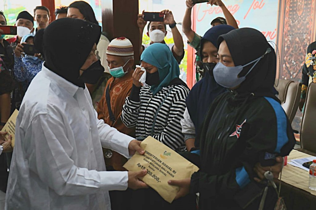 Kanjuruhan, Mensos Beri Santuan 15 Juta Ke Ahli Waris