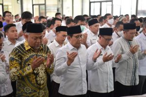 Gus Halim Beserta Pegawai Kemendes Doa Bersama Untuk Korban Kanjuruhan