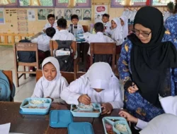 Program Makan Bergizi Gratis Dimulai di Kota Probolinggo, Disambut riang gembira oleh Siswa