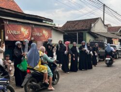 Ibu Arisan Barokah Bagikan Takjil Dengan Tren Yalil-Yalil