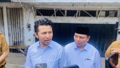 Wagub Jatim Emil Dardak dan Wakil Ketua DPRD Pamekasan Ismail, Pantau Sungai Penyebab Banjir di Pamekasan