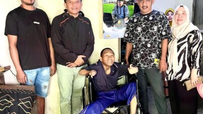 Garda Bangsa dan Kadin Probolinggo Serahkan Bantuan Kursi Roda bagi Penyandang Disabilitas