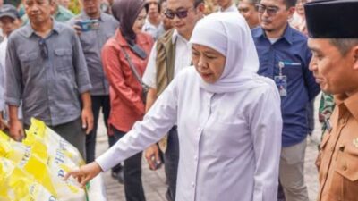 Khofifah Tinjau Pasar Murah di Pasuruan, Jaga Inflasi Tetap Terkendali