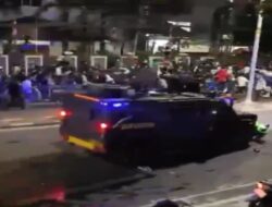 Barracuda Lindas Driver Ojol, Massa Kepung Mako Brimob