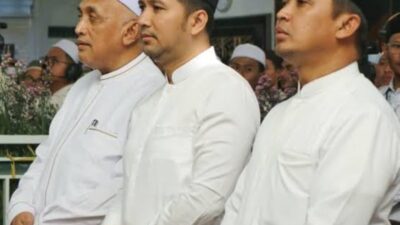 Wagub Jatim Emil Dardak Ingatkan Bahaya Informasi Keliru di Haul KH. Abdul Hamid