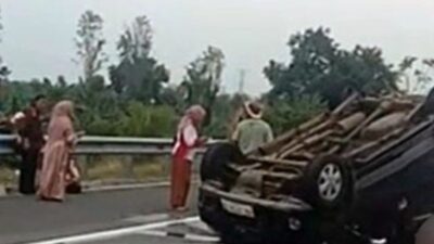 Avanza Terguling di Tol Paspro, Satu Tewas Enam Luka-Luka Diduga Akibat Ban Pecah