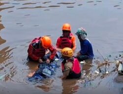 Pria Probolinggo Tewas Saat Strum Ikan di Sungai Grati