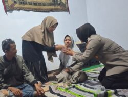 Polres Pasuruan Sambangi Rumah Duka, Keluarga Korban Kecelakaan KA Diberi Santunan