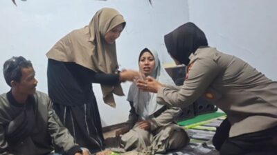 Polres Pasuruan Sambangi Rumah Duka, Keluarga Korban Kecelakaan KA Diberi Santunan