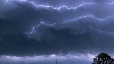 29 Daerah di Jatim Siaga Cuaca Ekstrem Warga Diimbau Waspada