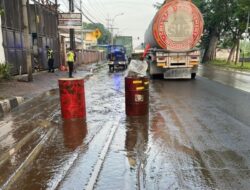 Pemotor Tewas Terlindas Truk di Pasuruan, Jalan Licin Sisa Lumpur Banjir