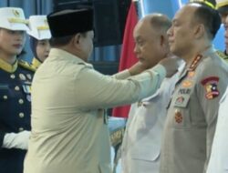 Prabowo Anugerahkan Bintang Jasa kepada Kepala BGN hingga Wakapolri