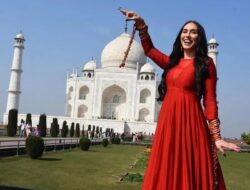 Momen Lauren Gottlieb Berpose di Taj Mahal, Ungkap Kekaguman pada Ikon India
