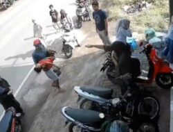 Mobil Oleng Tabrak Motor Parkir, Satu Bocah Meninggal di Pasuruan