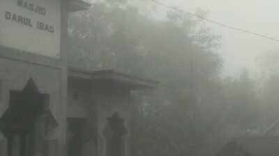 Malam Pertama Tarawih di Probolinggo Selatan Diguyur Hujan Cukup Deras dan Angin