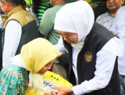 Pemprov Jatim Gelar Pasar Murah, Khofifah: Jaga Daya Beli Warga Jelang Ramadhan