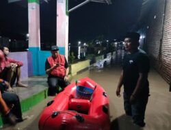 Banser Kraksaan Turun Tangan Bantu Warga Terdampak Banjir