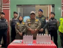 Satpol PP Pasuruan Sita Puluhan Botol Arak saat Ramadhan, Warkop Live Music Ditegur